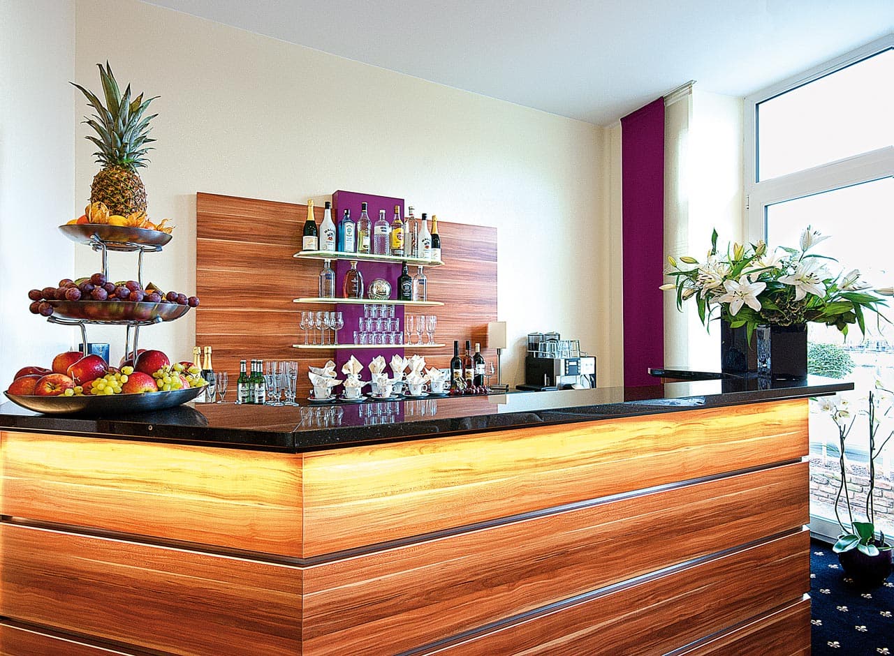 Theke der Panorama Bar mit Lounge