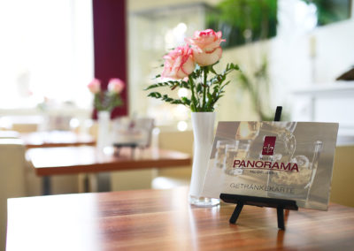 Loungetisch mit Getränkekarte